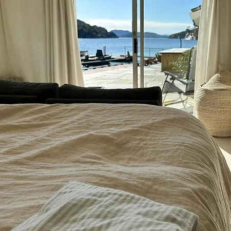 Holiday home Charming Seaside With Views Over The Water Krokeide