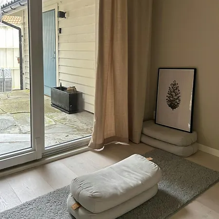 Charming Seaside With Views Over The Water Krokeide