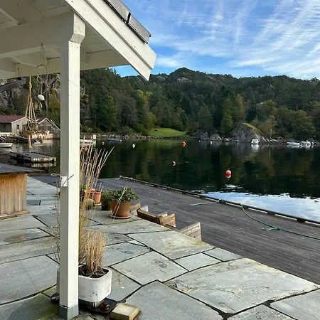 Charming Seaside With Views Over The Water * Krokeide