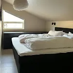 Charming Seaside With Views Over The Water Nyaraló