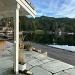 Charming Seaside With Views Over The Water * Krokeide