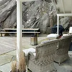 Nyaraló Charming Seaside With Views Over The Water