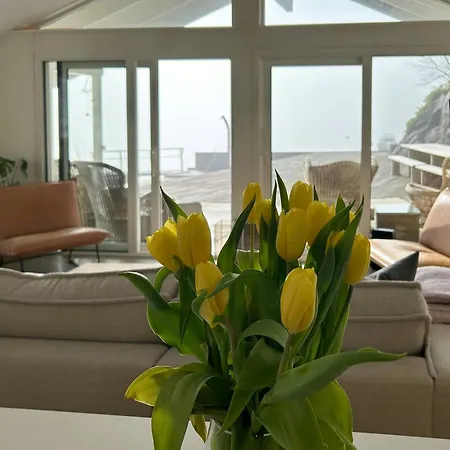 Charming Seaside With Views Over The Water Nyaraló Krokeide