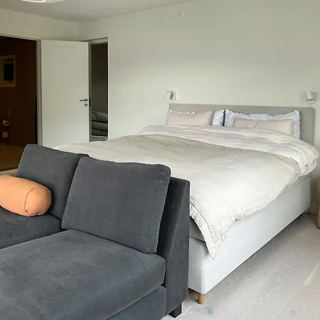 Charming Seaside With Views Over The Water Nyaraló